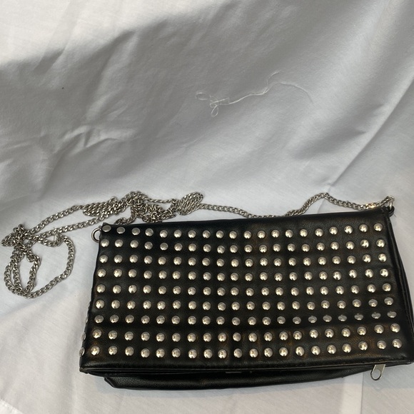 Black purse from H&M. Silver chain. Great condition - Picture 2 of 3